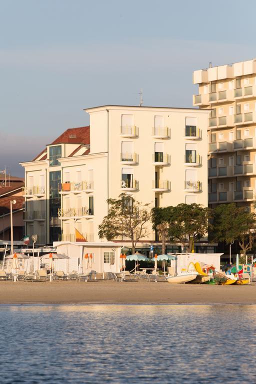 Hotel Emilia Rimini Esterno foto