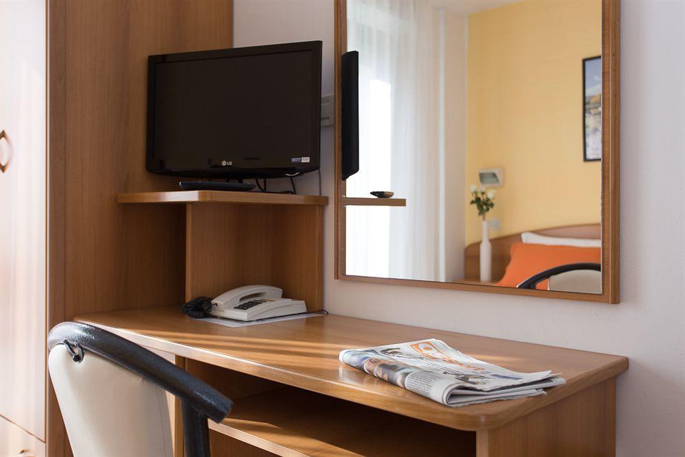 Hotel Emilia Rimini Esterno foto