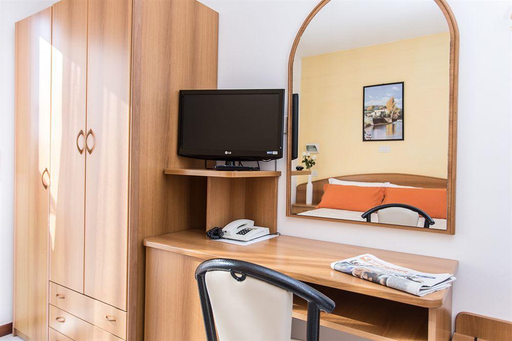 Hotel Emilia Rimini Esterno foto