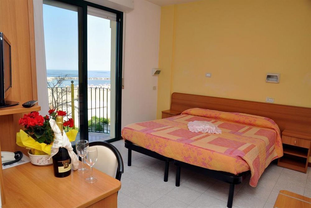 Hotel Emilia Rimini Esterno foto