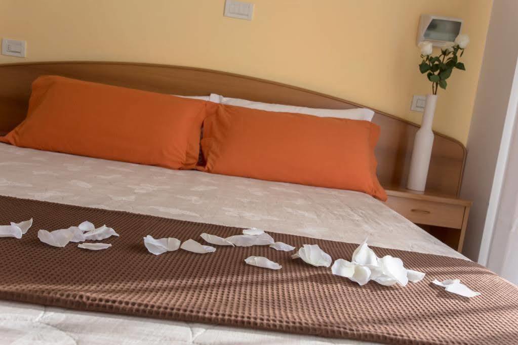 Hotel Emilia Rimini Esterno foto